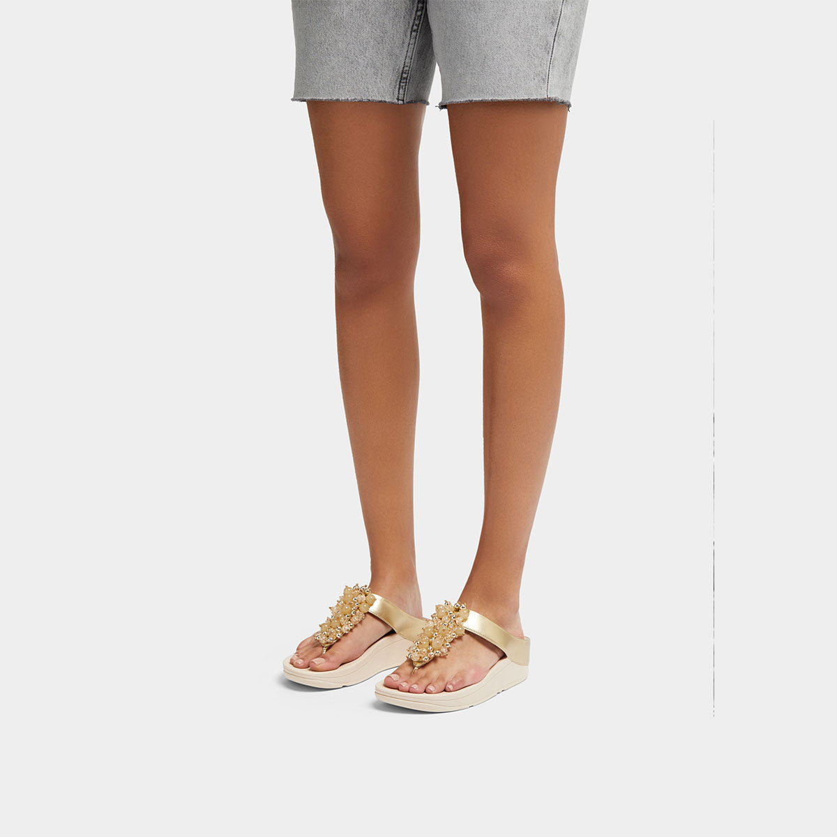 FitFlop FINO Bauble‑Bead Toe‑Post Sandals – Platino